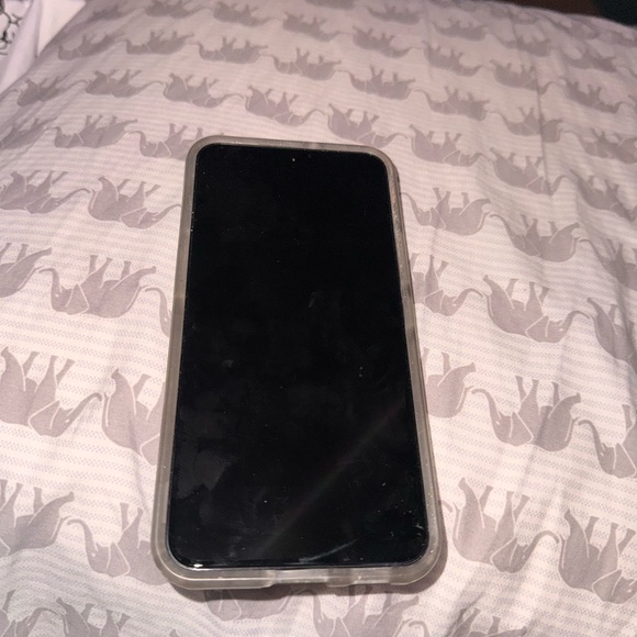 Samsung Galaxy phone and case - Verizon S22 - Picture 2 of 3